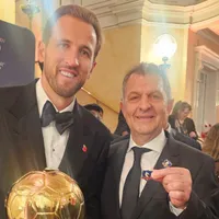 Mosa llenó de regalos colocolinos a todos en el Balón de Oro