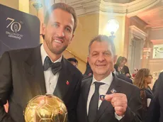 Mosa llenó de regalos colocolinos a todos en el Balón de Oro