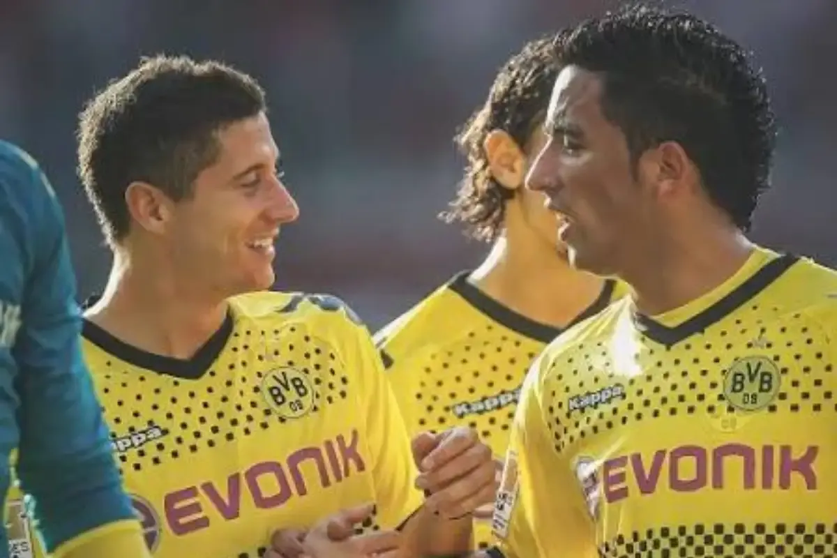 Lucas Barrios junto a Robert Lewandowski en el Borussia Dortmund.