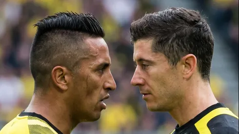 Lucas Barrios le pegó a Robert Lewandowski.