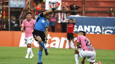 El duro castigo que recibió jugador de Palestino tras lesionar a Leandro Hernández.