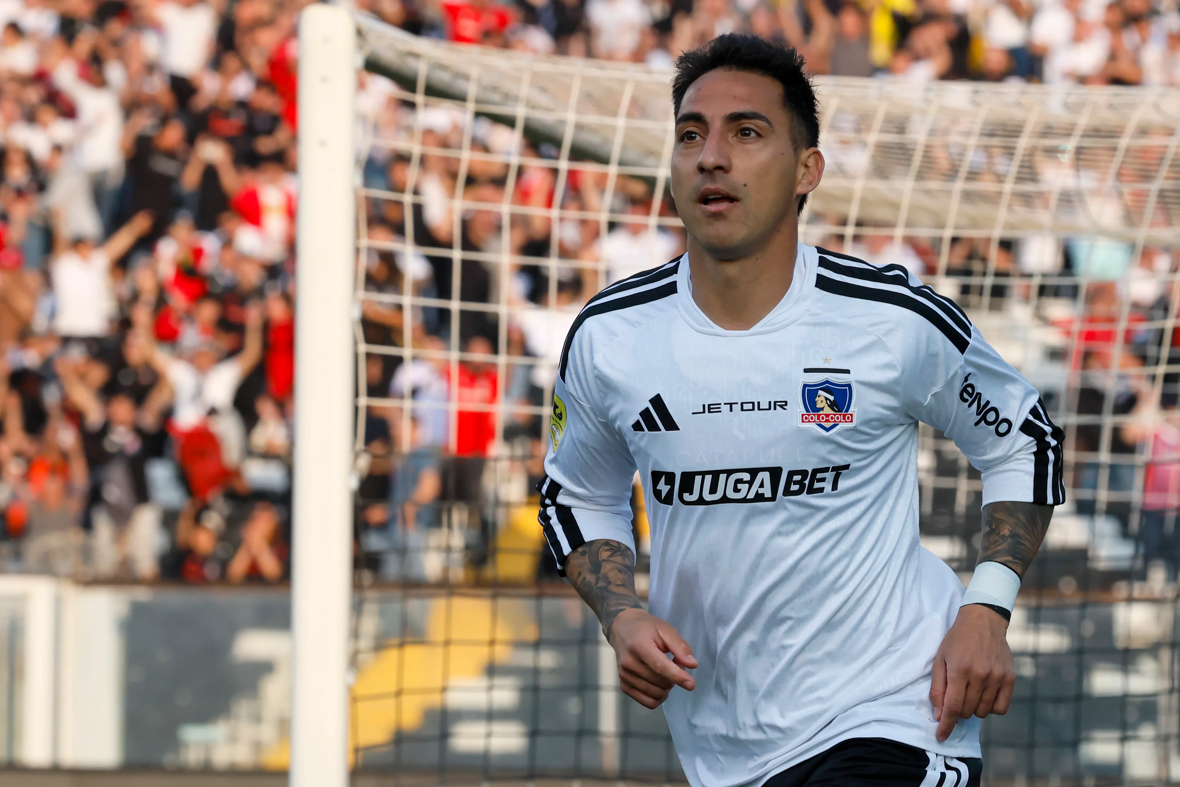 Javier Correa vive tarde mágina en Colo Colo.Imagen: Andres Pina/Photosport