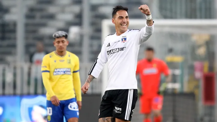 Javier Correa vive tarde mágica y anota cuatro goles para Colo Colo en el primer tiempo