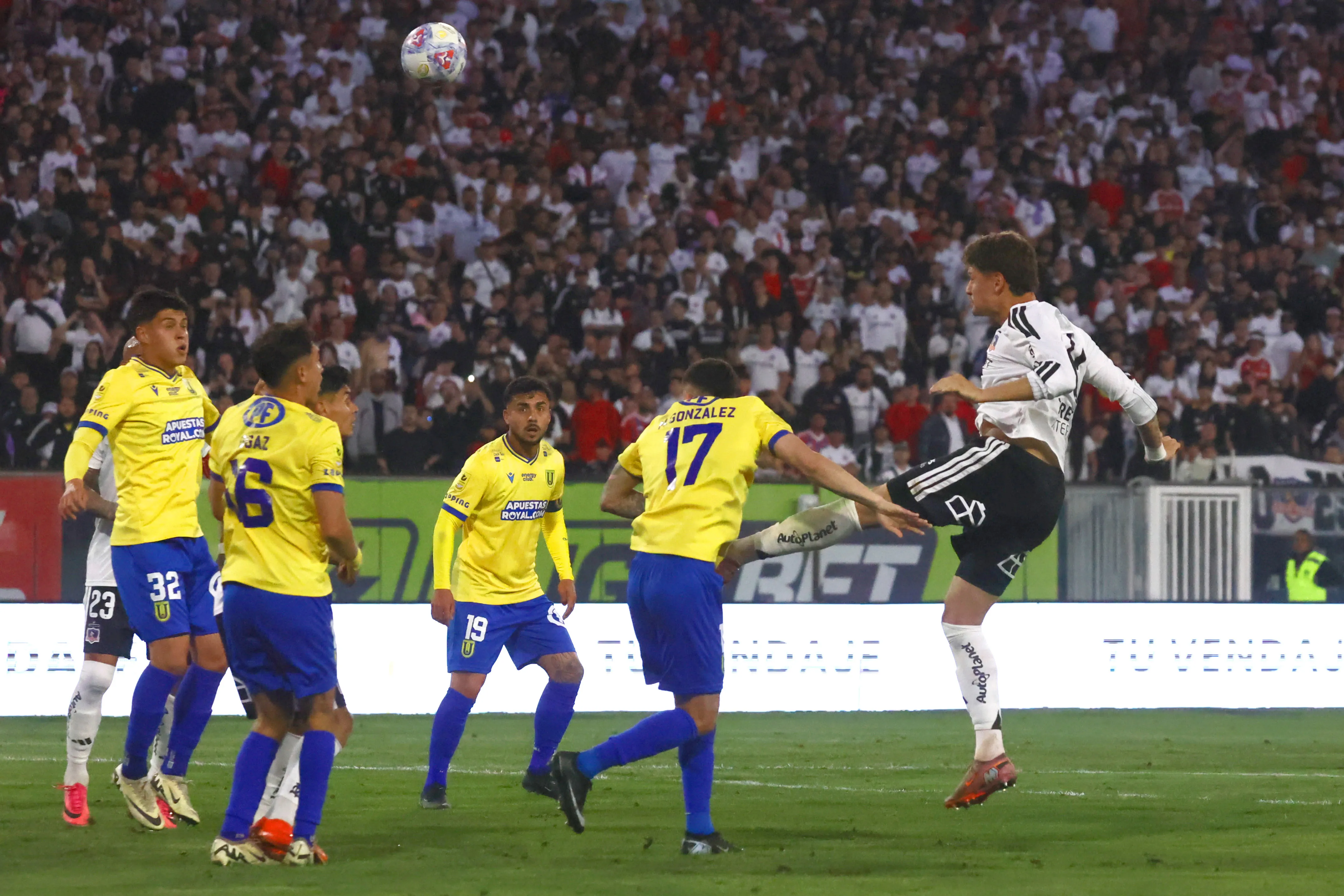 Joaquín Sosa anota en la goleada de Colo Colo.Imagen: Dragomir Yankovic/Photosport