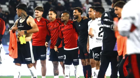 El efusivo recibimiento al plantel de Colo Colo tras la goleada
